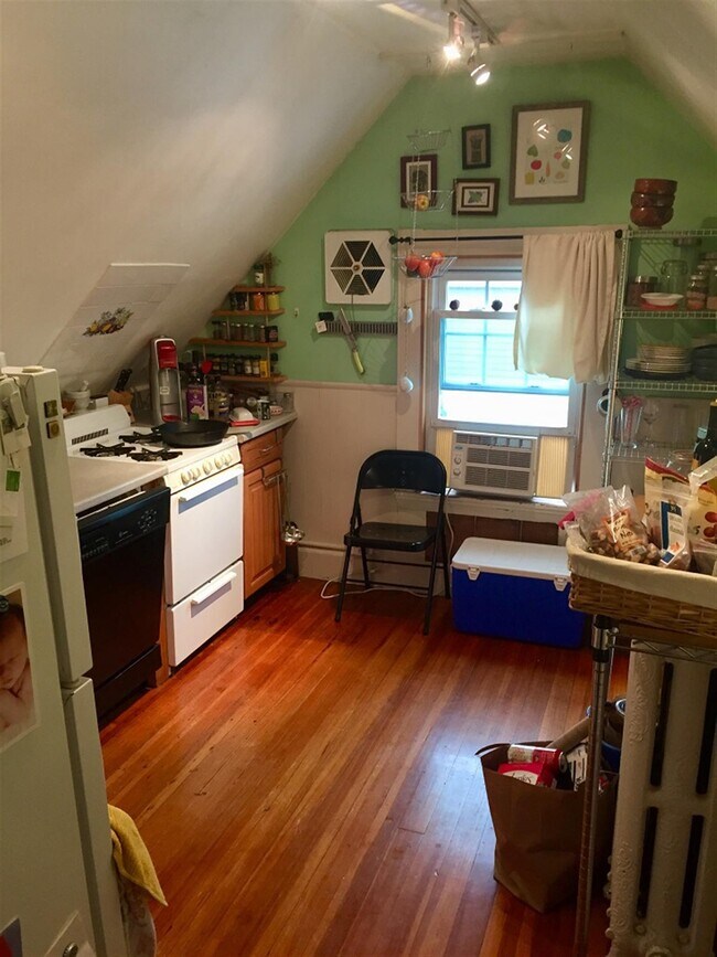 Building Photo - 24 Central St