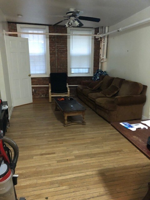 Building Photo - 447 Park Dr