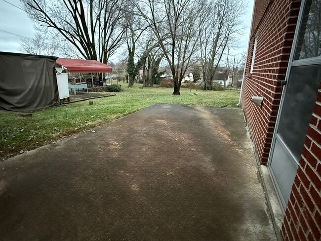 Building Photo - Updated 4BR Home with Finished Basement & Level Yard