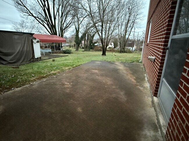 Foto del edificio - Updated 4BR Home with Finished Basement & Level Yard