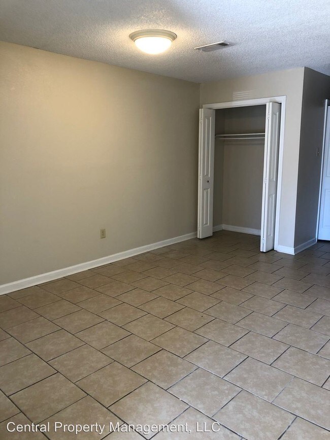 Foto del edificio - 14911 Central Woods Ave