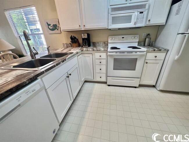 Foto del edificio - 613 Waterway Village Blvd