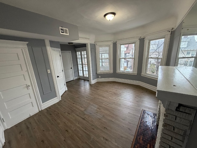 Building Photo - 26 Leo Pl