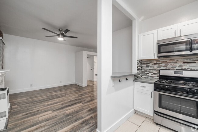 Interior Photo - 307 N Rampart Blvd