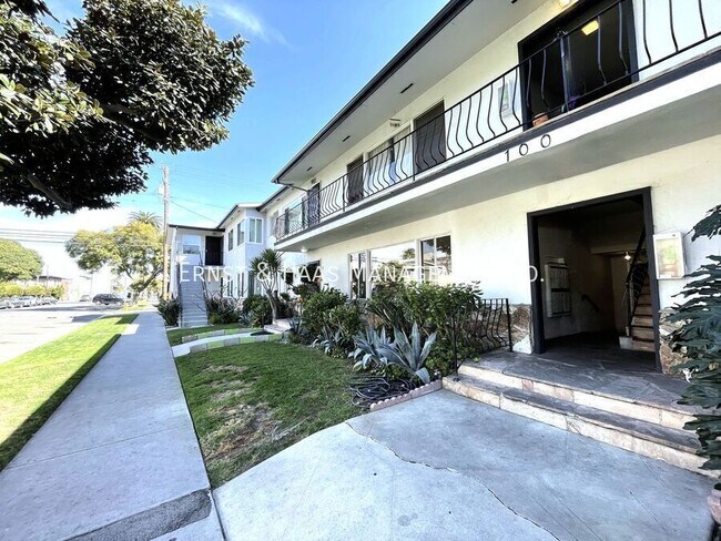 Building Photo - 100 Cerritos Ave