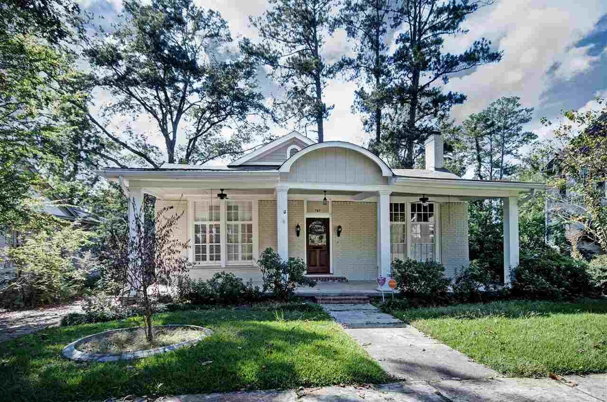 Foto principal - 747 Arlington St