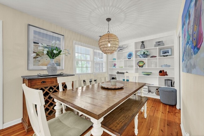 Foto del edificio - Furnished Off-Season 3bd/2ba Coastal Retreat with Screened Porch & Private Parking