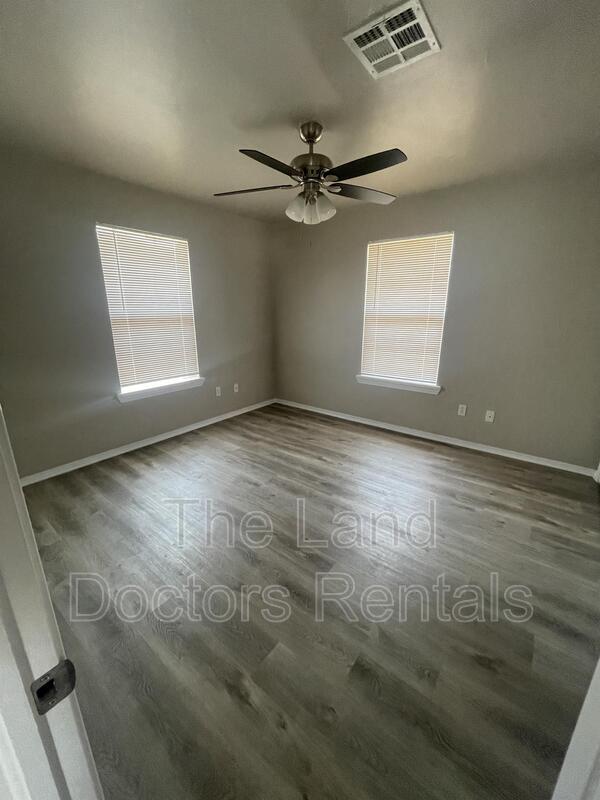 Building Photo - 15404 County Rd 3537