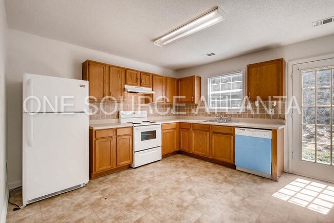 Building Photo - Beautiful 2 Story 3 Bedroom 2.5 Bath Home!