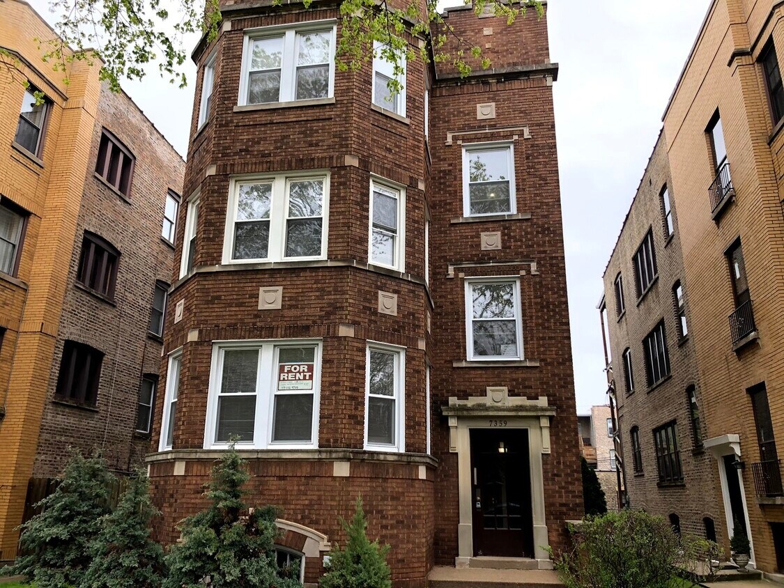 Primary Photo - 7359 N Hoyne Ave