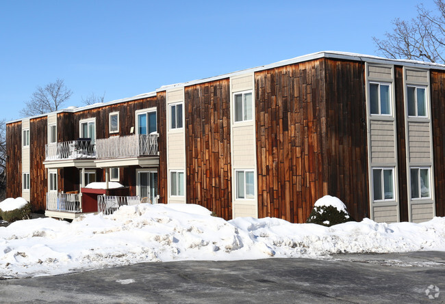 Building Photo - Brafferton Square Apartments