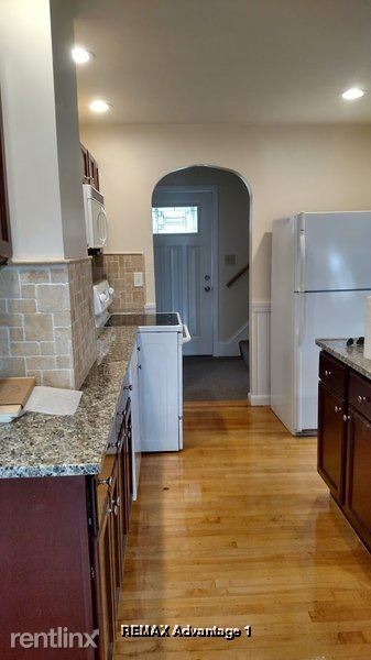 Building Photo - 3 br, 1 bath House - 308 Coburn Ave