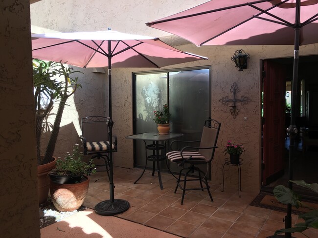 Cool Courtyard - 69940 Los Cocos Ct