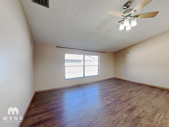 Foto del edificio - 2024 Sheffield Ct