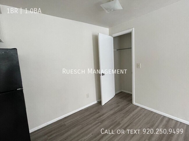 Building Photo - Cozy 1 Bedroom 1 Bath In Green Bay- Availa...