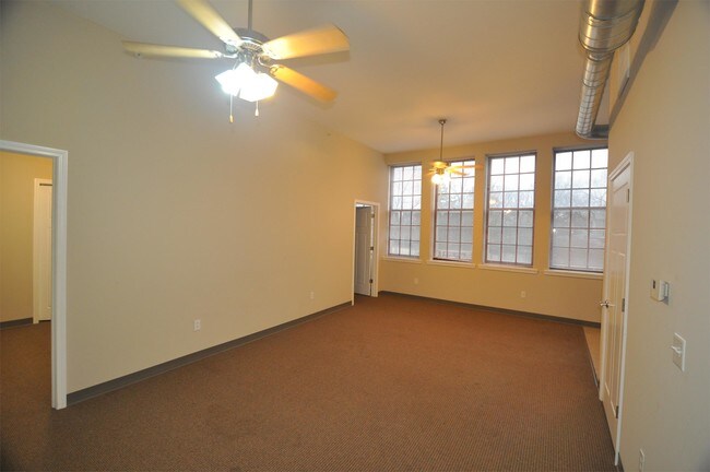 Foto del edificio - 620 Broadway Ave