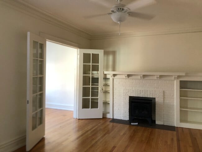 Foto del edificio - 1126 W Pratt Blvd