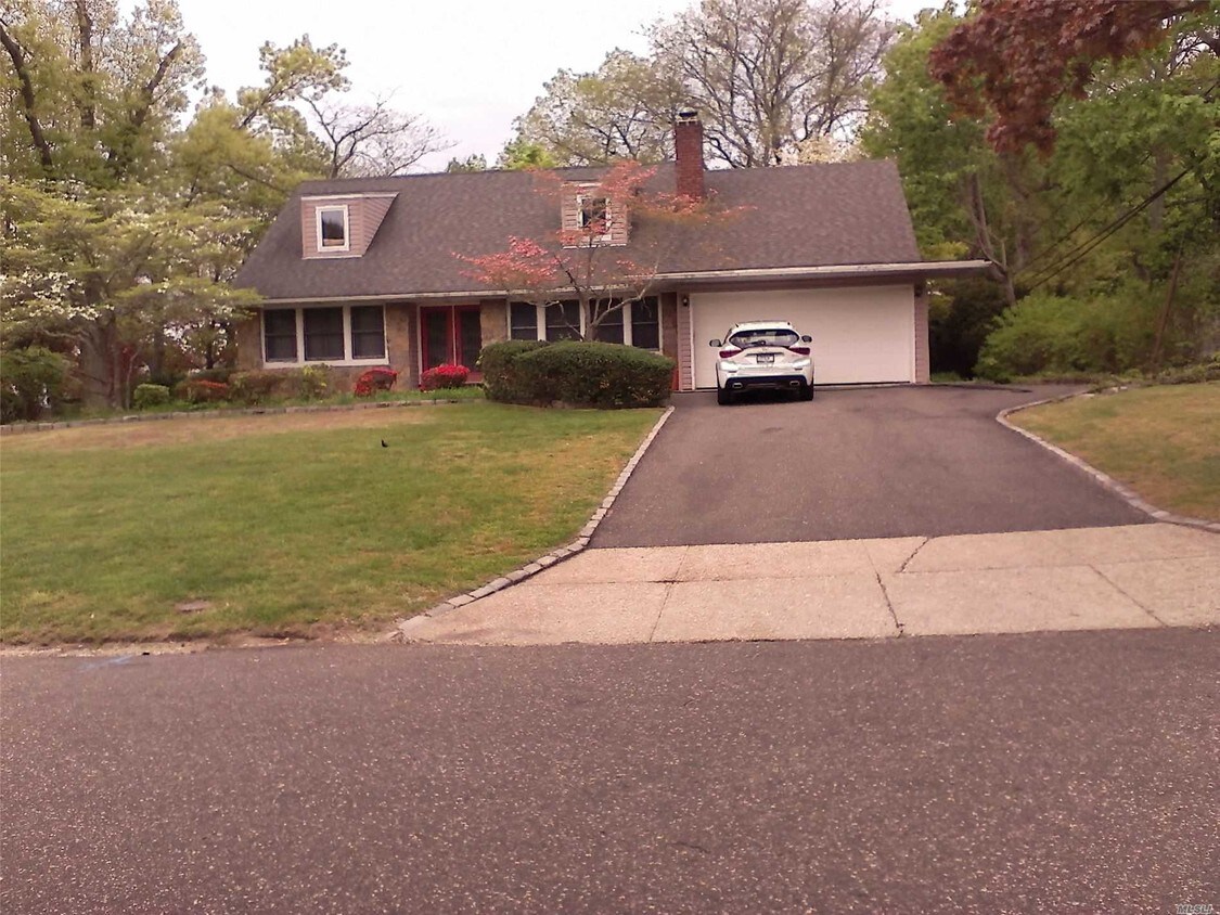 8 Eden Dr, Smithtown, NY 11787 House for Rent in Smithtown, NY