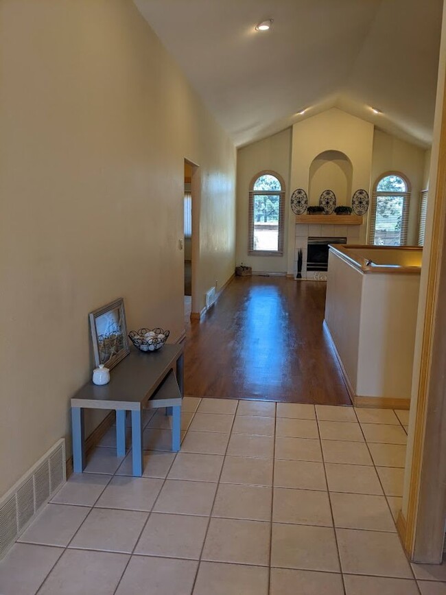 Building Photo - Westside Residence Near Kissing Camels & G...