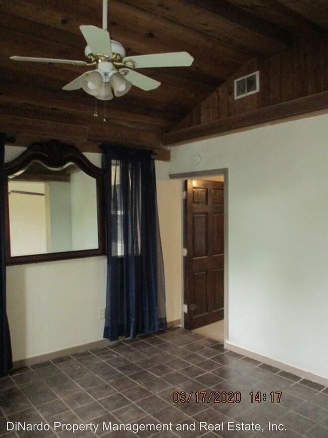 Building Photo - 3 br, 2 bath House - 1139 Woodside Dr