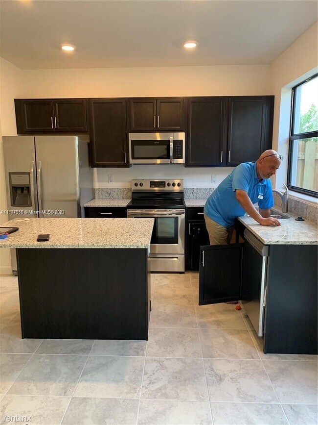 Foto del edificio - 3 br, 3 bath Townhome - Via Ventura