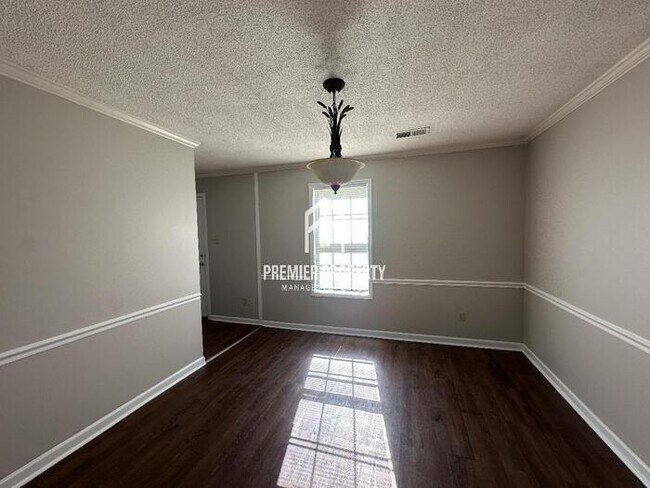 Foto del edificio - 1054 Dove Hollow - Available NOW!
