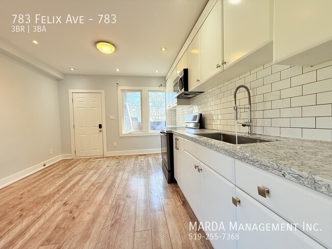 Building Photo - SPACIOUS 3 BED/2.5 BATH SEMI-DETACHED HOME WEST WINDSOR + HYDRO & GAS