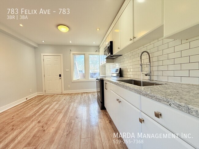 Photo du bâtiment - SPACIOUS 3 BED/2.5 BATH SEMI-DETACHED HOME WEST WINDSOR + HYDRO & GAS