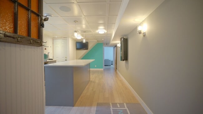 Building Photo - 94 Glenhaven St