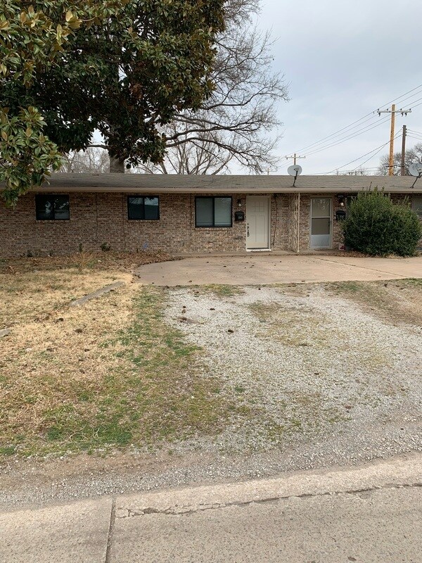 Building Photo - 1343 E 56th St