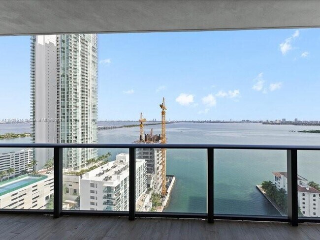 Foto del edificio - 460 NE 28th St