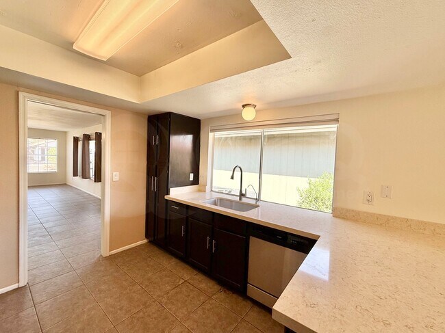 Building Photo - 4415 W Morrow Dr