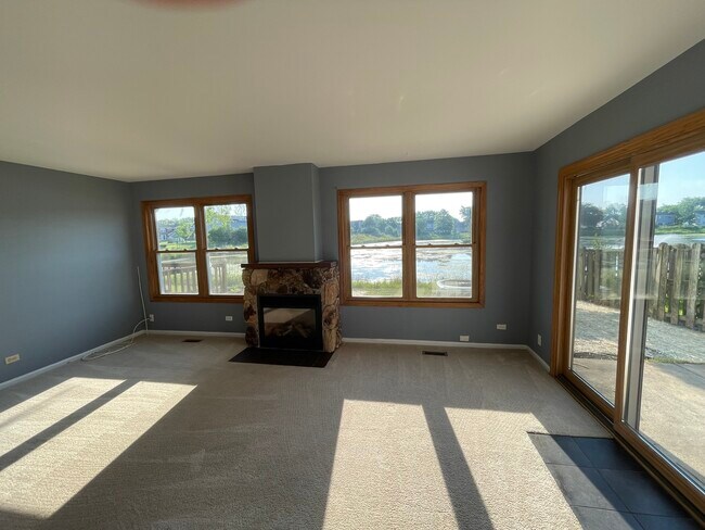 Building Photo - 1418 Walnut Cir