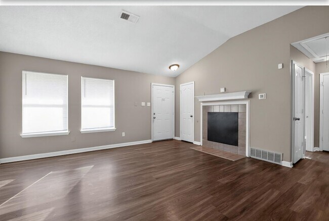 Foto del edificio - 4393 Bishop Hills Dr