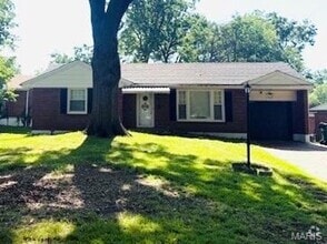 Building Photo - 1142 Bluegrass Dr