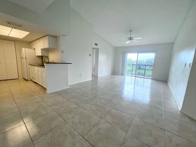 Foto del edificio - 900 Crestwood Ct S
