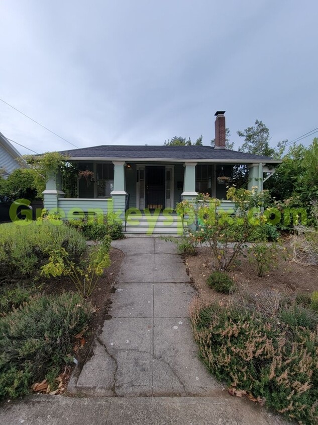 Primary Photo - Beautiful 2-bedroom house built in 1914 ri...