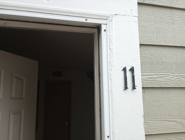 Foto del edificio - Dearborn 2 bed 1 bath, Great location off Miss. and Sable near I-225 and Aurora Mall