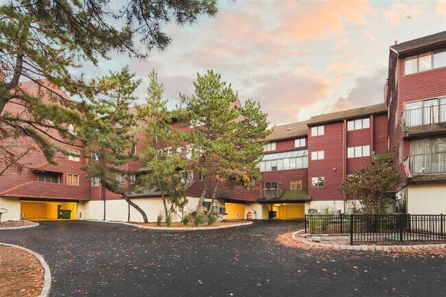 Building Photo - 4C Cove Ln