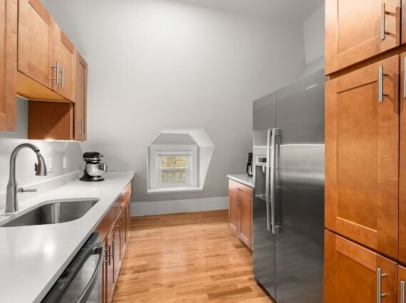 Foto del edificio - 169 Hunnewell Ave
