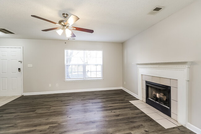 Building Photo - 1833 Cagney St