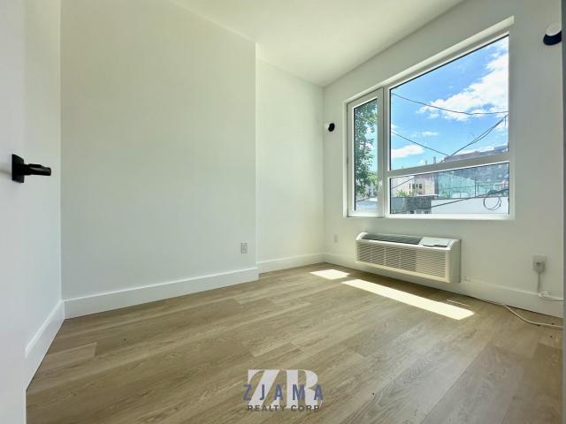 Foto del edificio - 2 bedroom in Brooklyn NY 11225