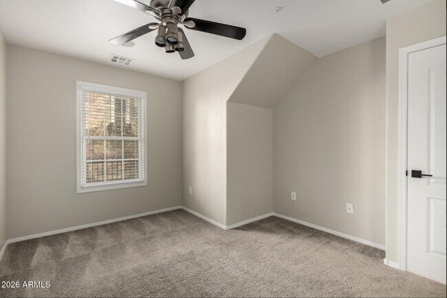 Foto del edificio - 2639 S Harmony Ave