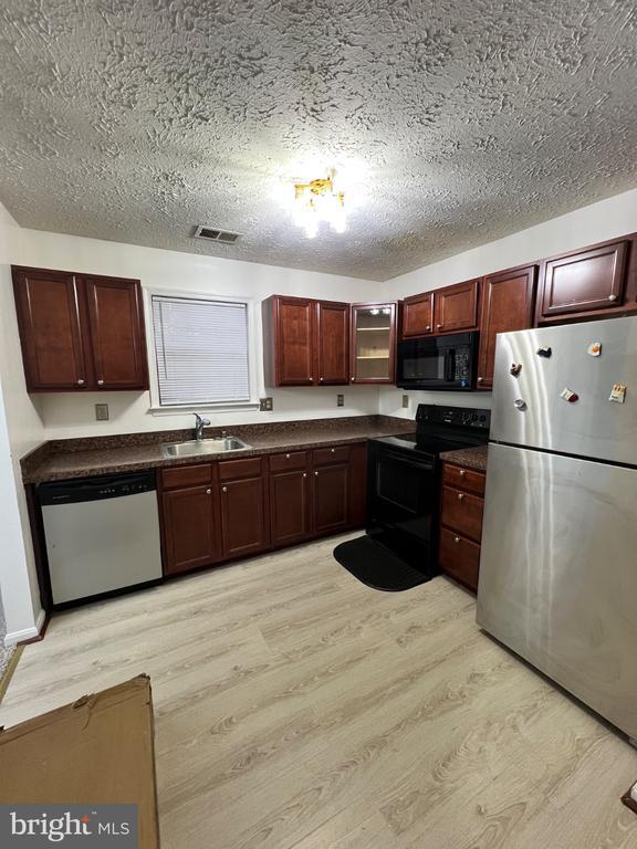 Foto del edificio - 4201 Drake Ct