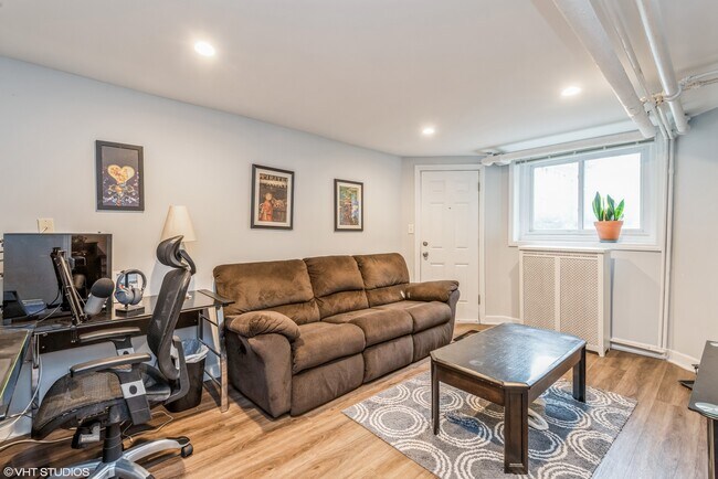Foto del edificio - 1462 W Foster Ave