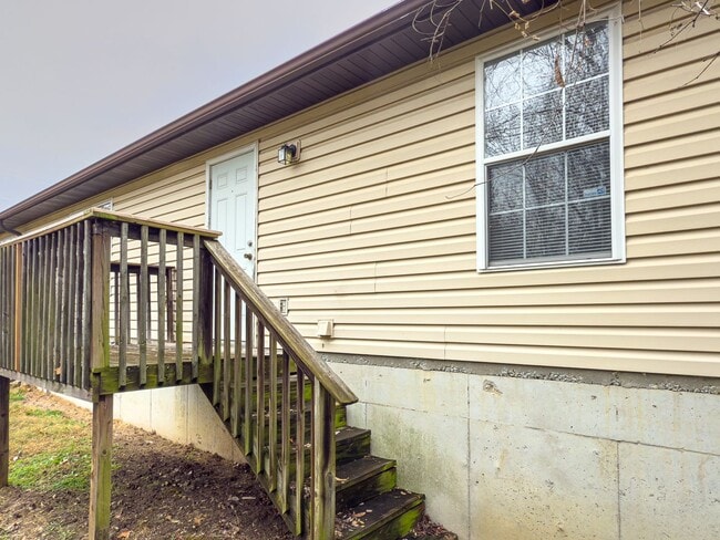 Building Photo - 2562-2562 E Morris Dr