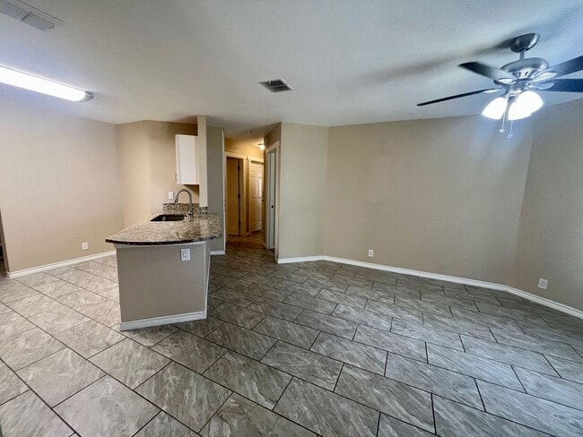 Foto del edificio - 3/2/2 Single Story Hidden Gem ~ Convenient...