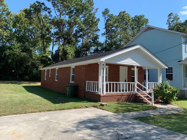 Foto del edificio - Very Cute House for Rent on Hillsdale Driv...