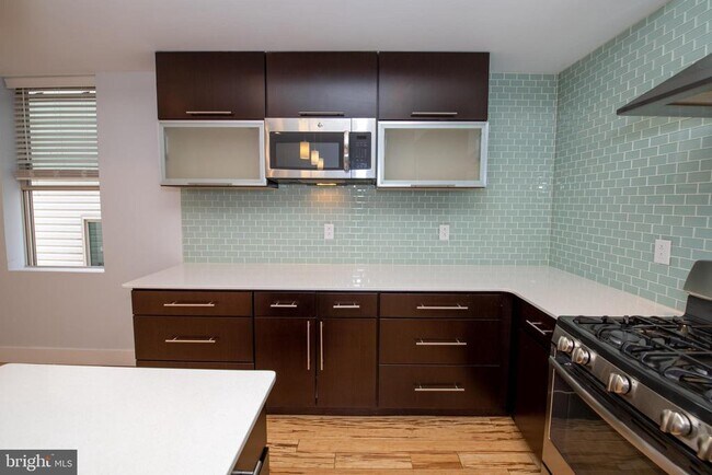 Building Photo - 908 N 16th St