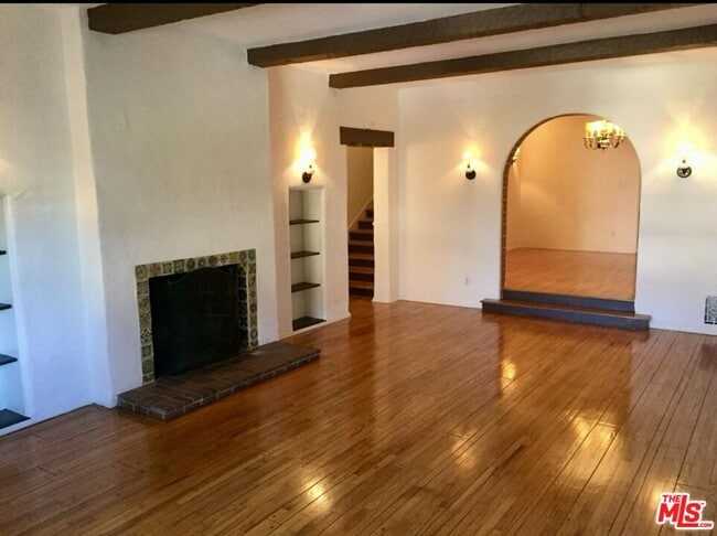 Building Photo - 459 S Orange Dr